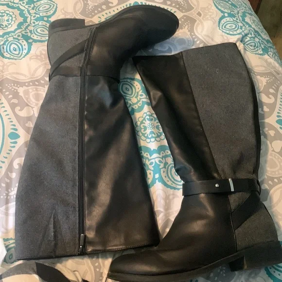 Torrid black and gray boots - Picture 2 of 5